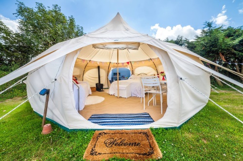 Vijandig verklaren uitrusting Glamping met je eigen luxe tent. | Wereldreizigersclub