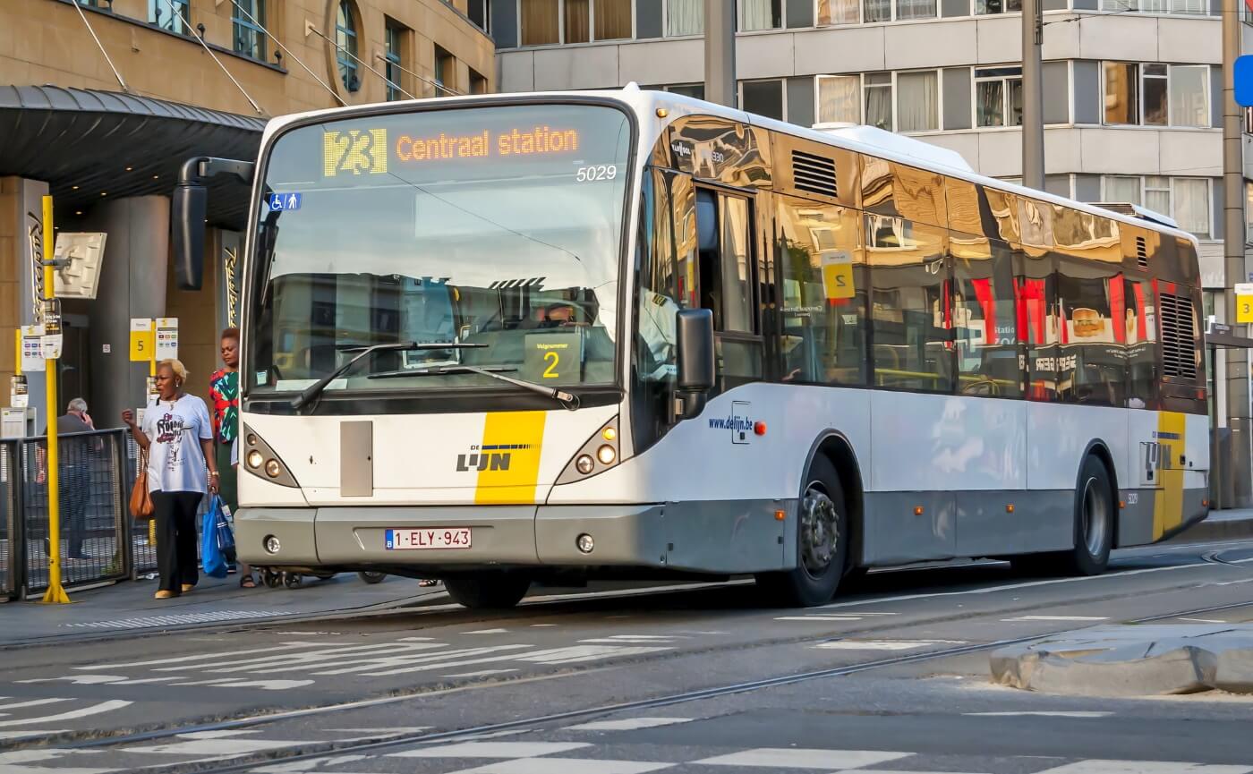 wit rand Inwoner Tips reizen met de bus in België. | Wereldreizigersclub