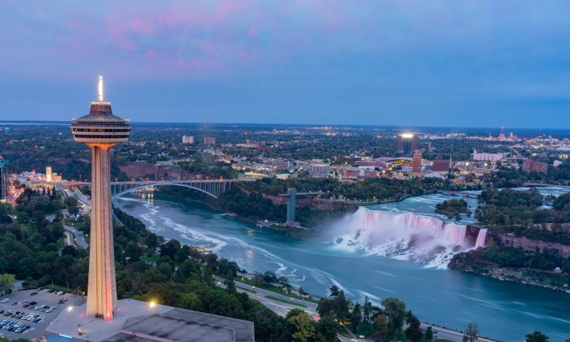 Skylon Tower bij Niagara watervallen