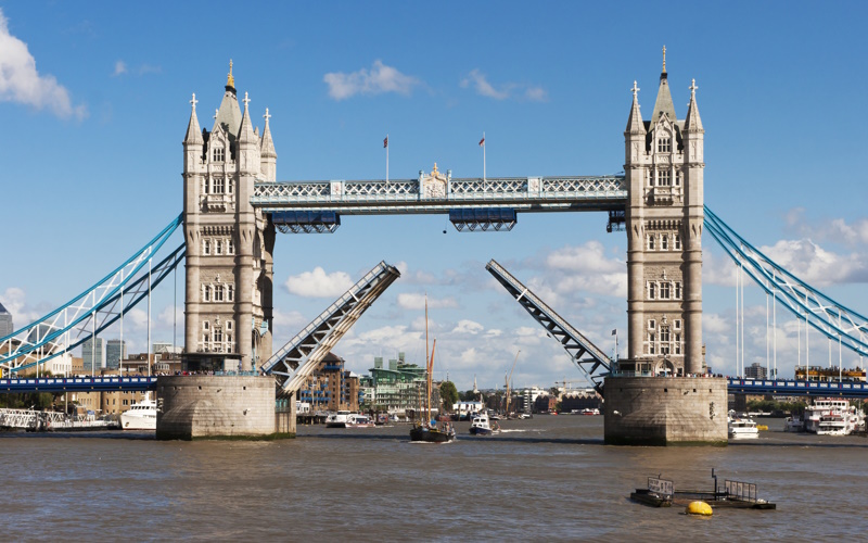 Tower Bridge in Londen open