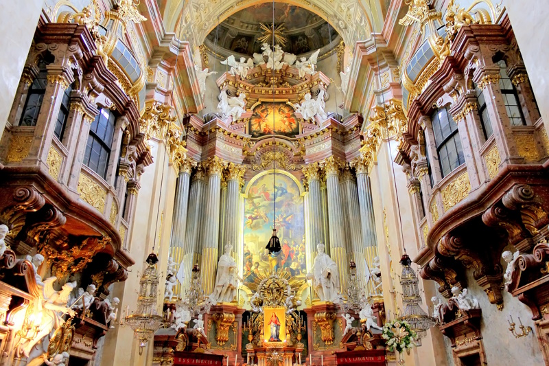 Interieur van Sint-Petruskerk in Wenen