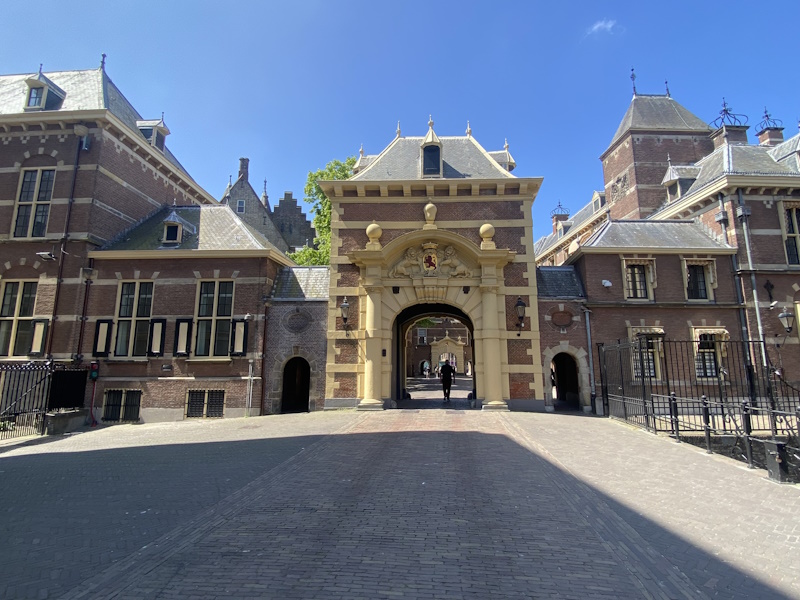 Grenadierspoort van Binnenhof in Den Haag
