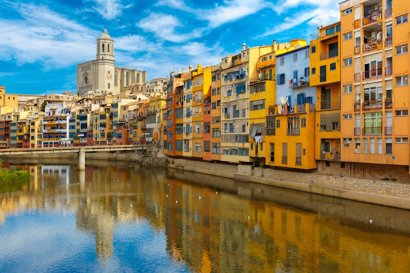 Gekleurde huizen in Girona