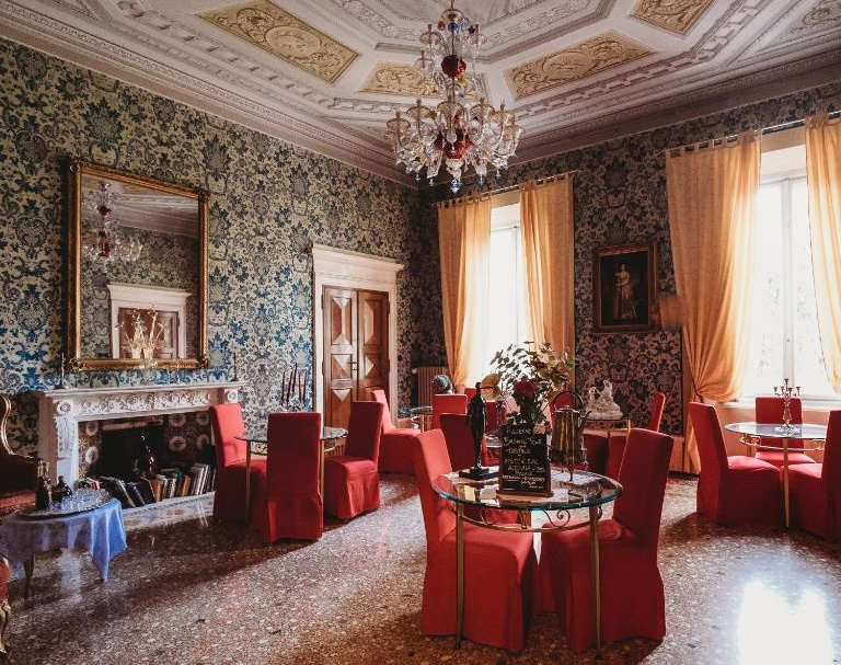 Salotto Hotel in Modena