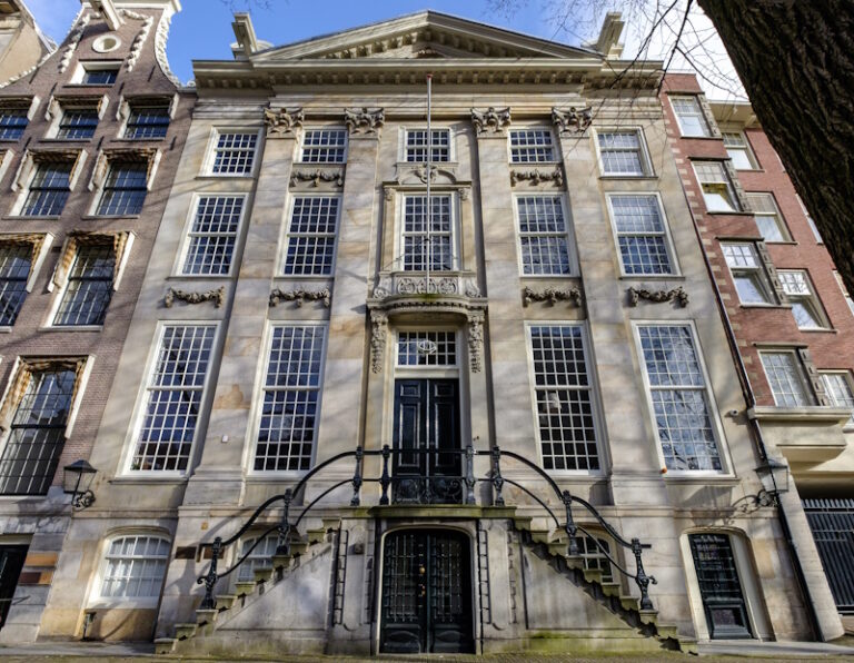 Verken Amsterdamse grachten per sloep. | Wereldreizigersclub