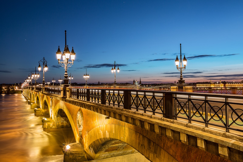 Pont de Pierre brug in Bordeaux