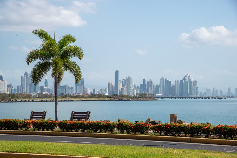 Uitzicht over Panama-Stad vanaf Amador Causeway