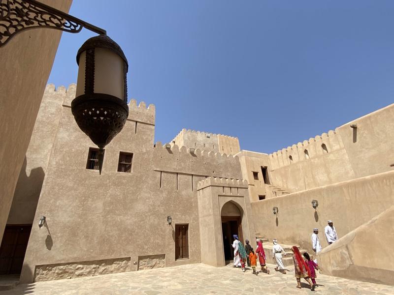 Nizwa fort bezoekers