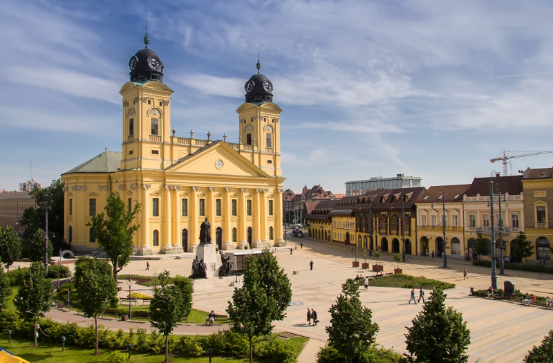 Plein voor Grote Kerk in Debrecen