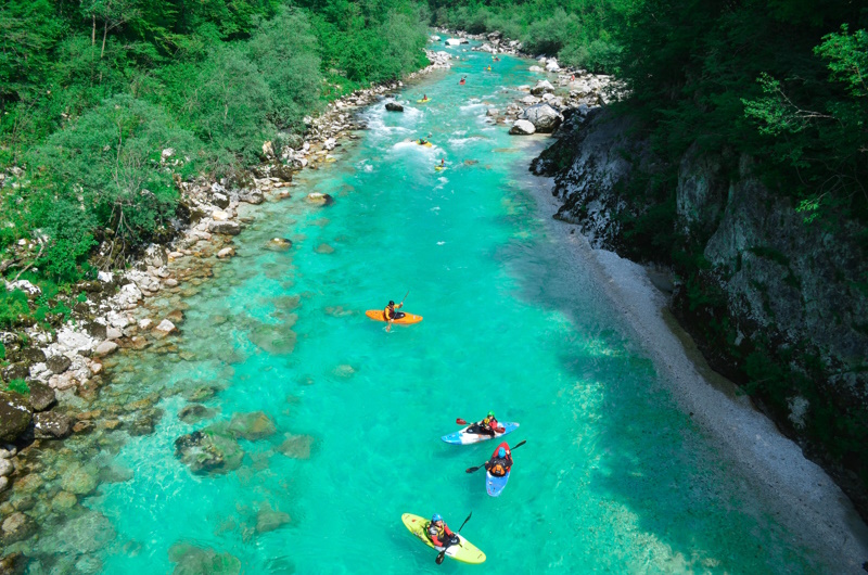 Kajakken op Soca rivier bij Bovec