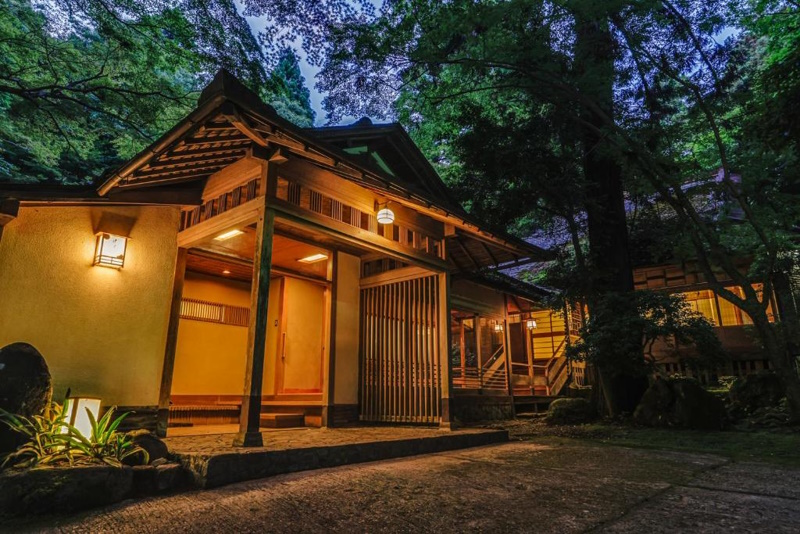 Tsukihitei hotel in Nara