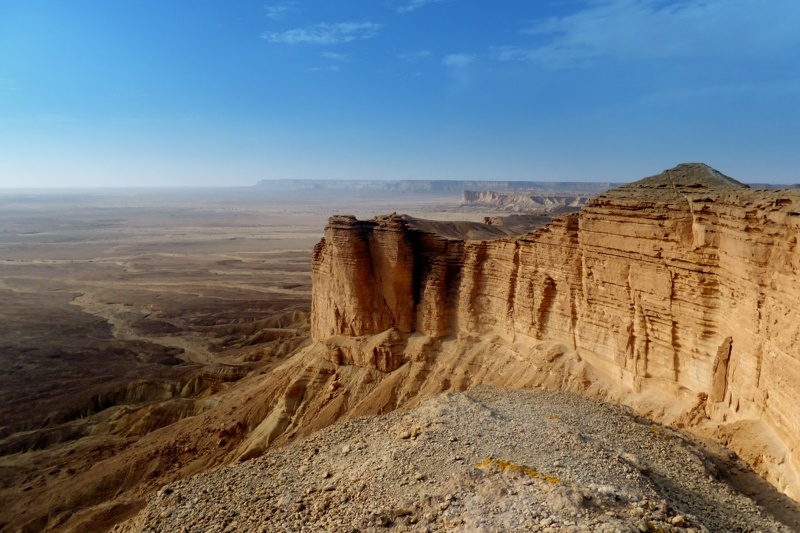 Kliffen Edge of the World in Saoedi-Arabië