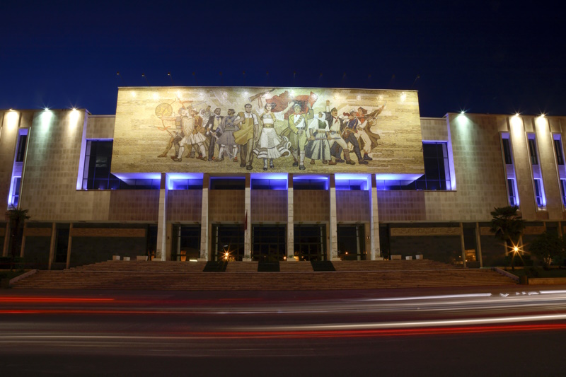 Nacht Nationaal Historisch Museum Tirana