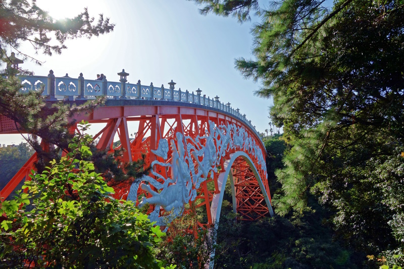 Jeju Cheonjeyeon watervallen brug