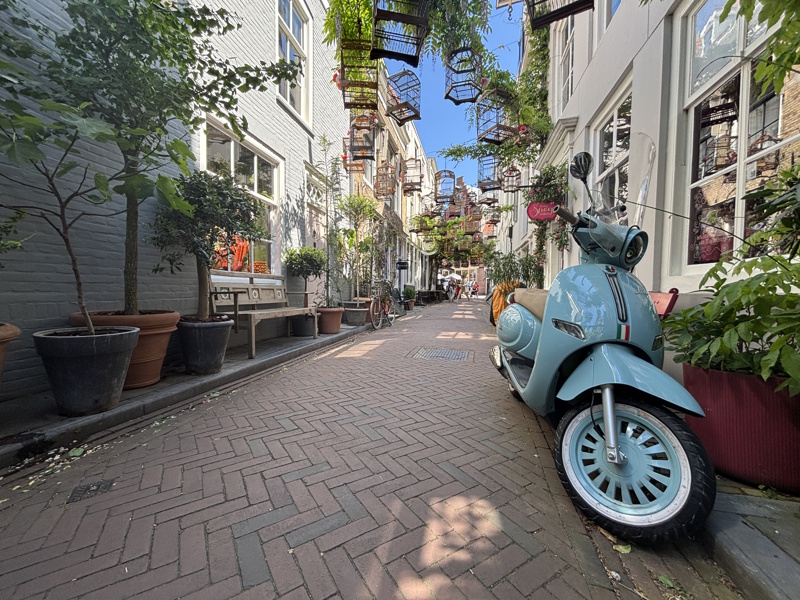 Middelburg Reigerstraat scooter