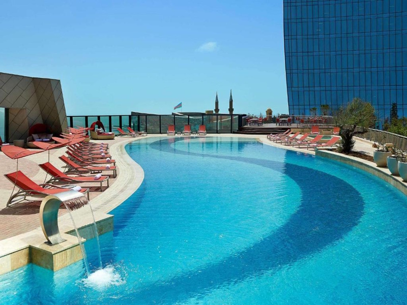 Zwembad Fairmont Hotel Bakoe