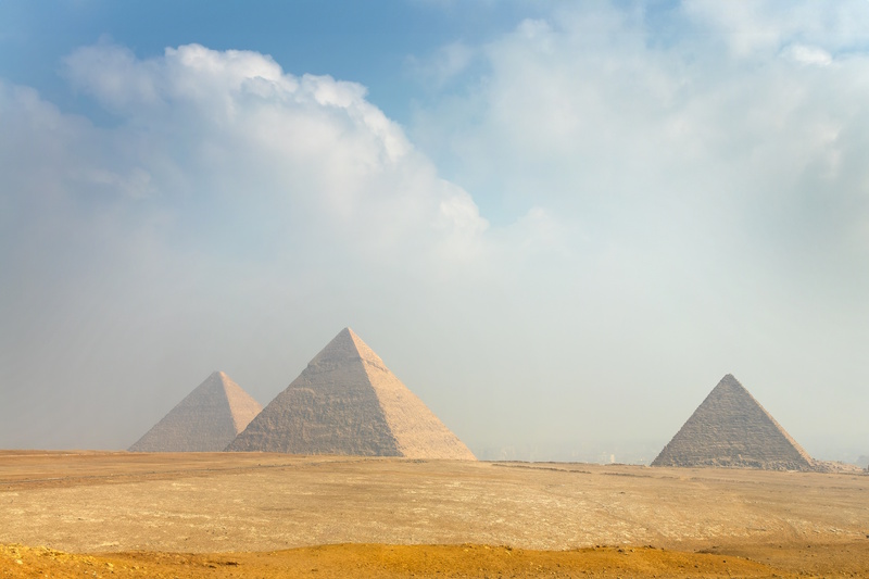 Piramides Gizeh mist