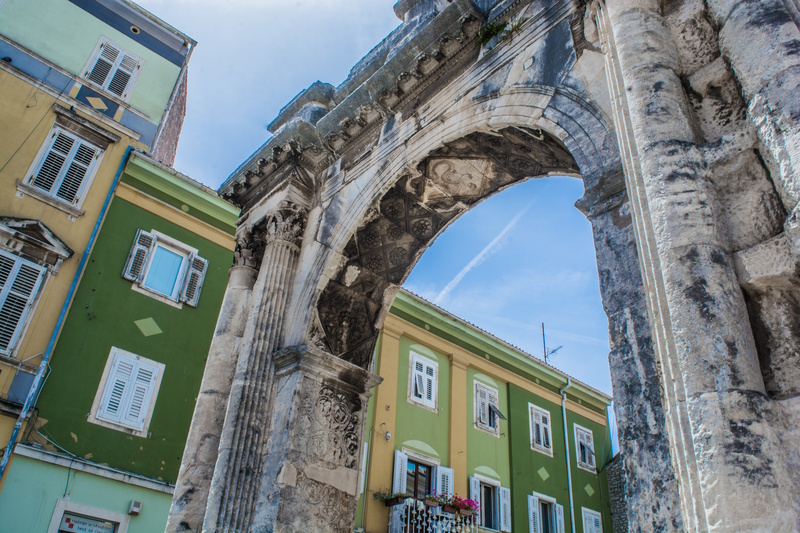 Romeinse triomfboog van Pula