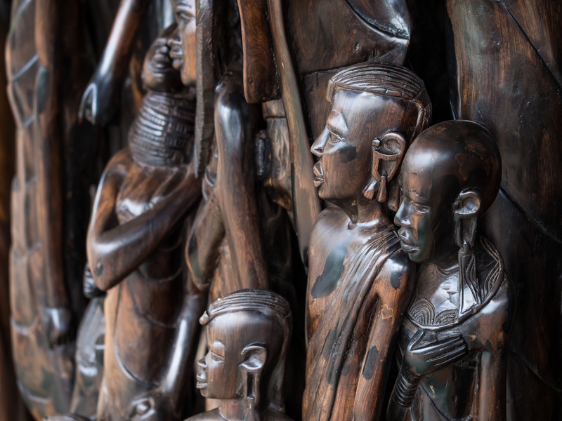 Houtsnijwerk cultureel centrum Arusha