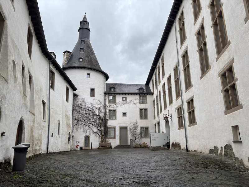 Clervaux kasteel binnenplaats