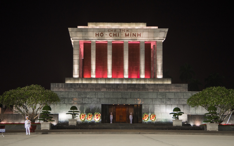 Ho Chin Minh Mausoleum avond