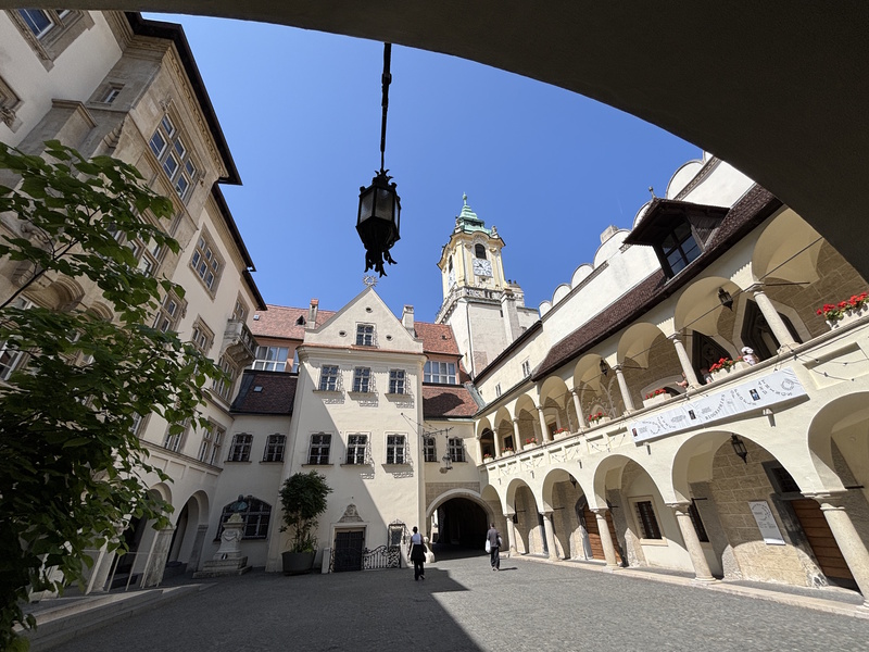 Binnenplaats oude stadhuis Bratislava