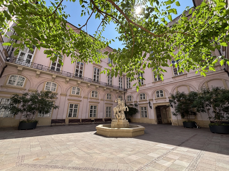 Binnenplaats Primate Paleis Bratislava