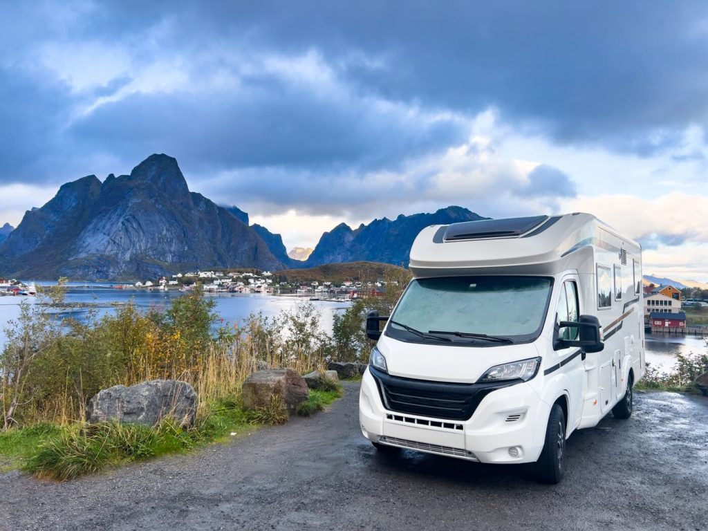 Met de camper de wereld in