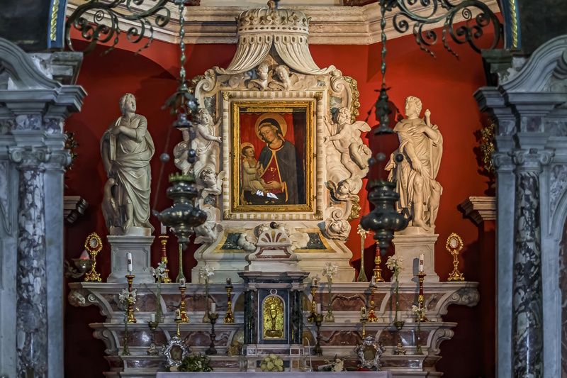 Interieur kerk eiland Perast