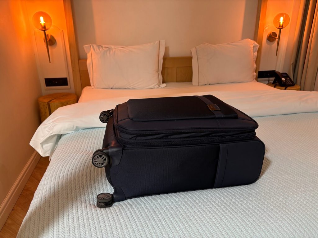 Koffer nooit op bed leggen