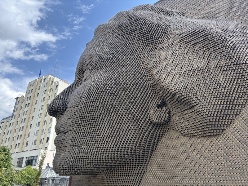 Heroinat Memorial in Pristina