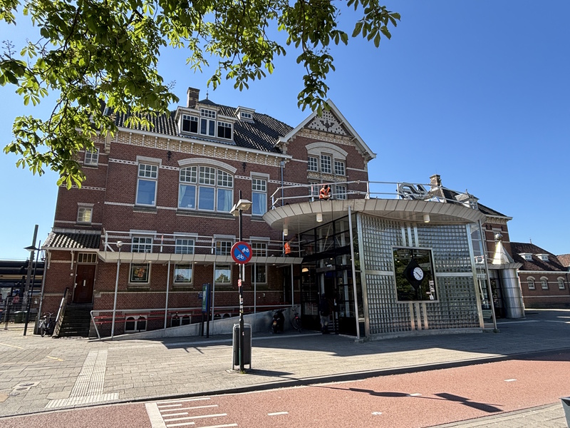 Woerden station