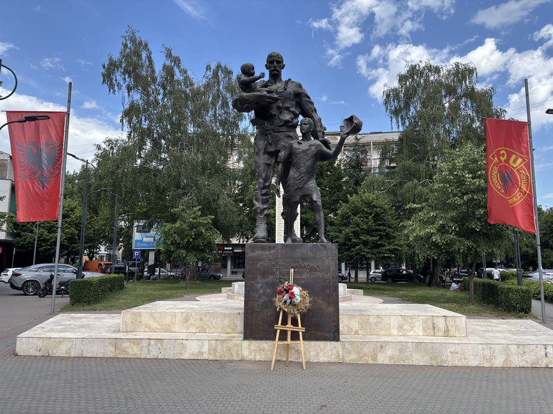 Peja standbeeld