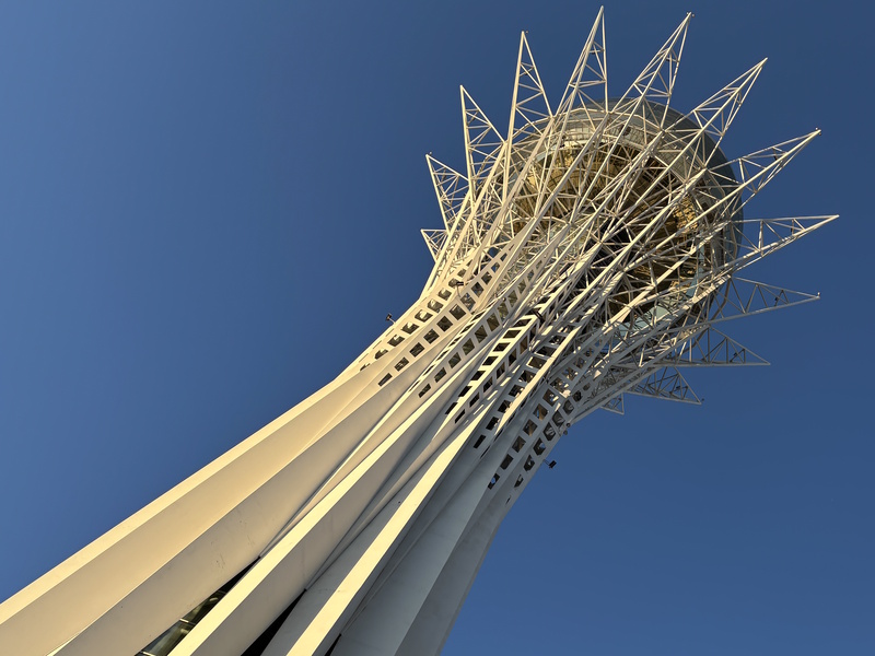 Astana Baiterek uitkijktoren