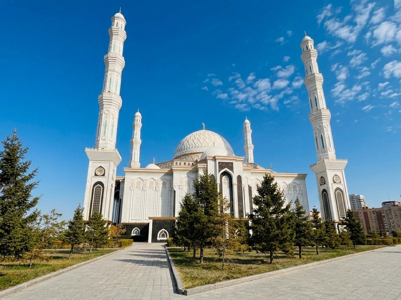 Astana Hazrat Sultan Moskee minaretten