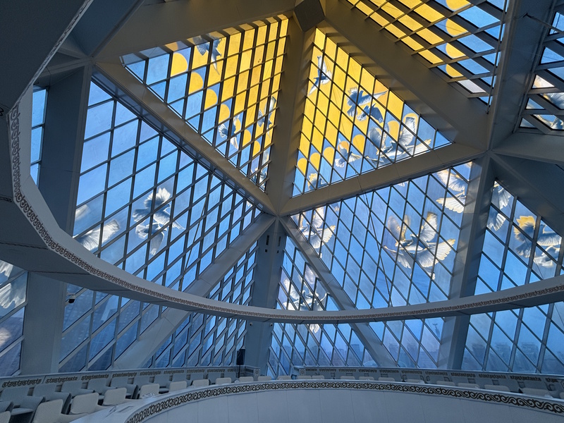 Astana piramide duiven